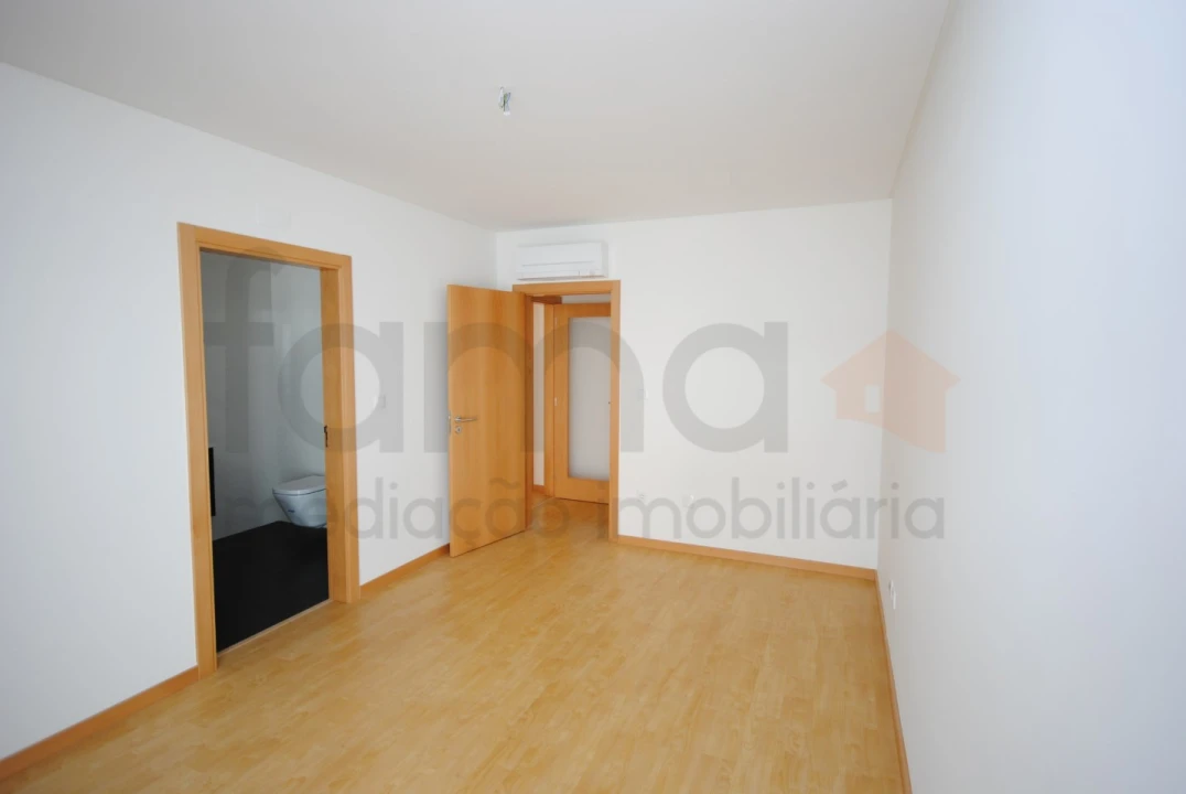 Apartamento T3 para Venda em Carcavelos e Parede Foto 9