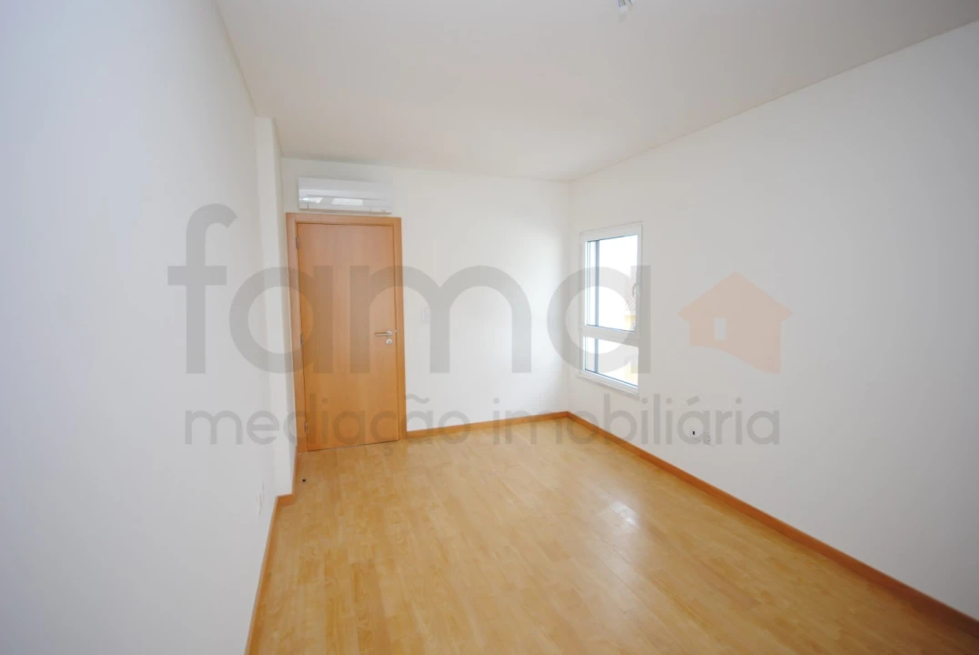 Apartamento T3 para Venda em Carcavelos e Parede Foto 10