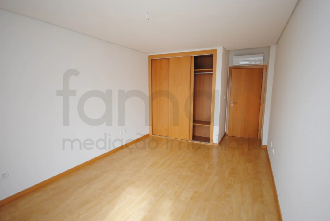 Apartamento T3 para Venda em Carcavelos e Parede Foto 16