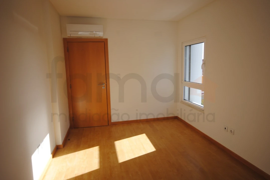 Apartamento T3 para Venda em Carcavelos e Parede Foto 19