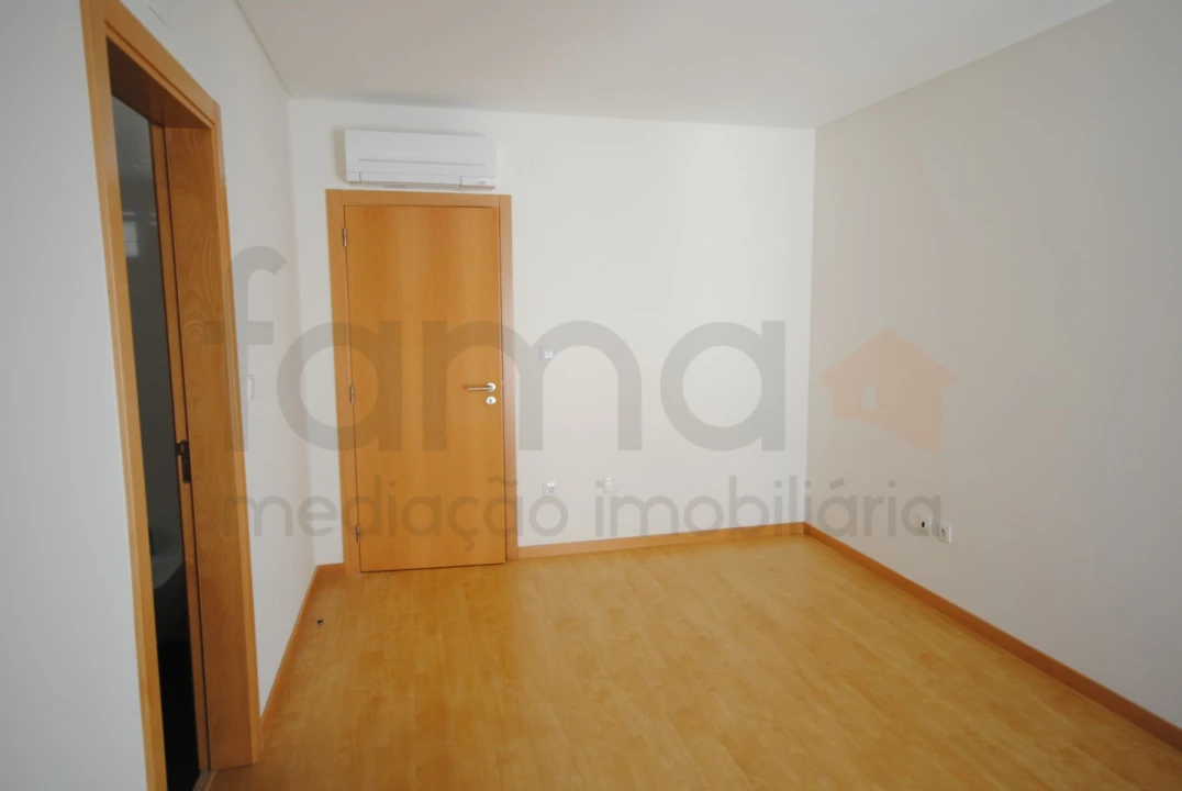 Apartamento T3 para Venda em Carcavelos e Parede Foto 21