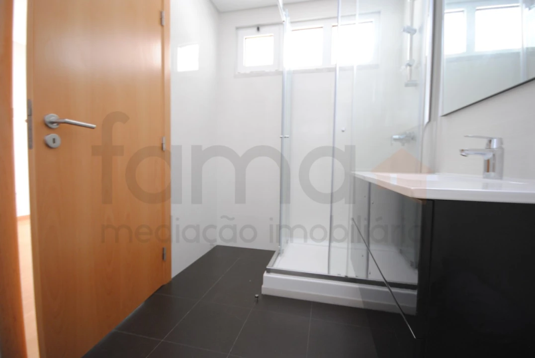 Apartamento T3 para Venda em Carcavelos e Parede Foto 22