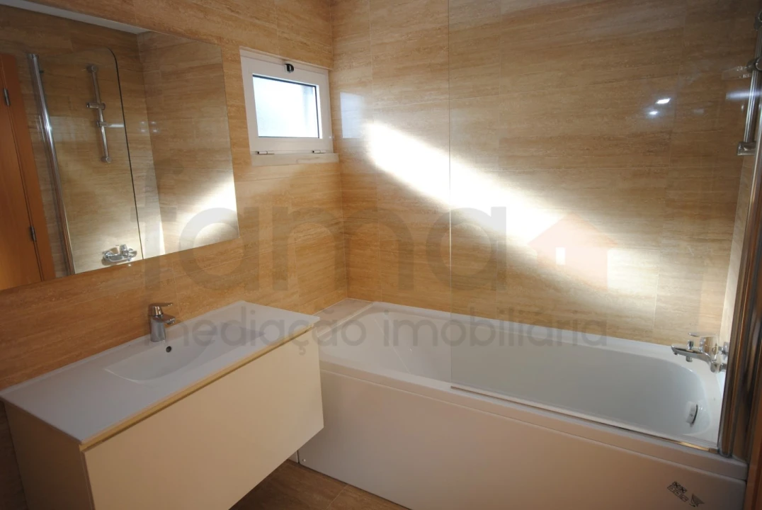 Apartamento T3 para Venda em Carcavelos e Parede Foto 28