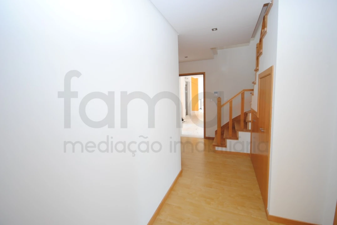 Apartamento T3 para Venda em Carcavelos e Parede Foto 35