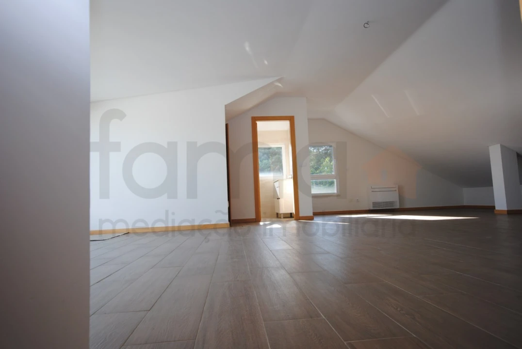Apartamento T3 para Venda em Carcavelos e Parede Foto 39