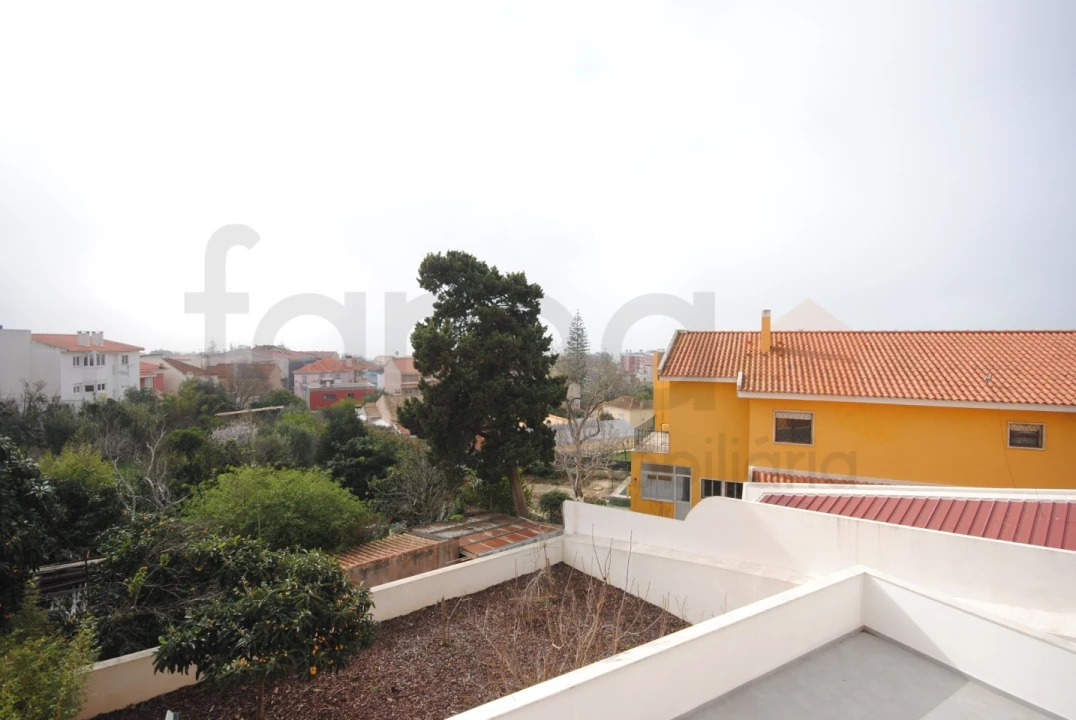 Apartamento T3 para Venda em Carcavelos e Parede Foto 54