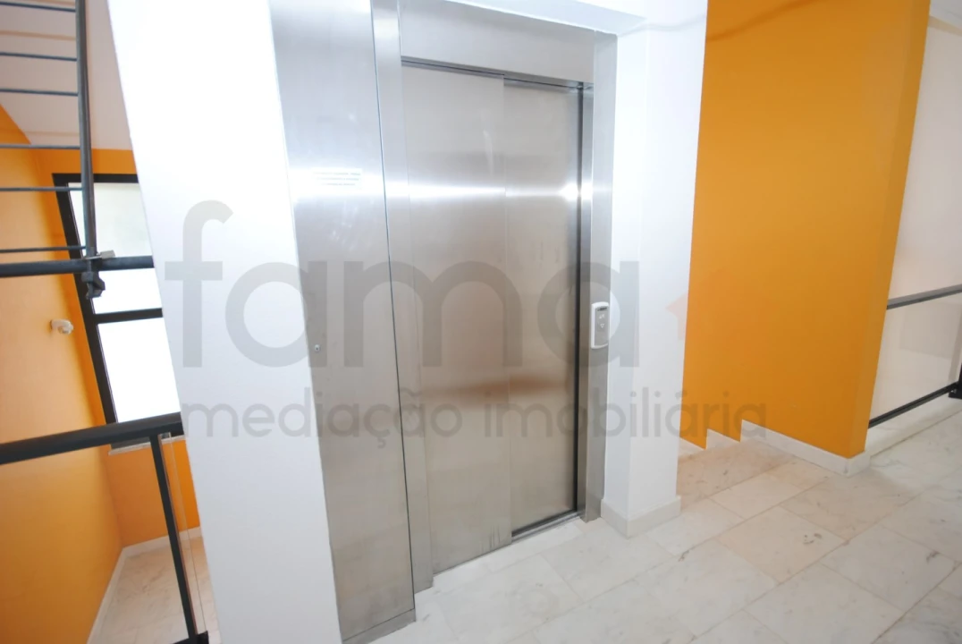 Apartamento T3 para Venda em Carcavelos e Parede Foto 63