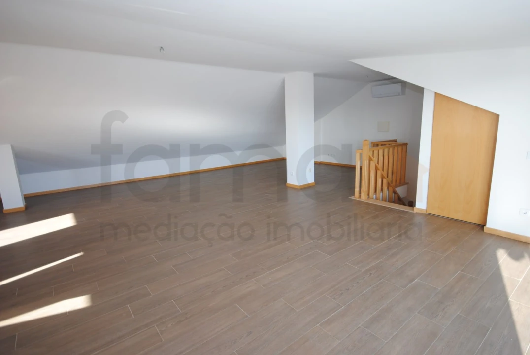 Apartamento T3 para Venda em Carcavelos e Parede Foto 68