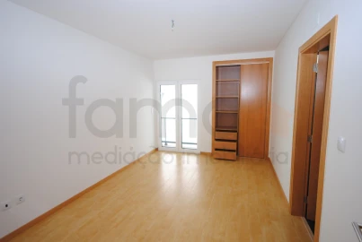 Apartamento T3 para Venda em Carcavelos e Parede
