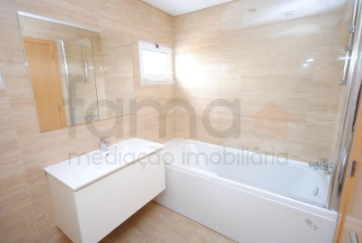 Apartamento T3 para Venda em Carcavelos e Parede