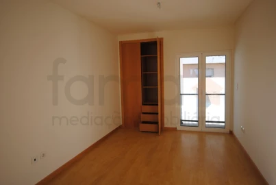 Apartamento T3 para Venda em Carcavelos e Parede