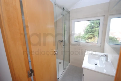 Apartamento T3 para Venda em Carcavelos e Parede