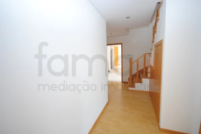 Apartamento T3 para Venda em Carcavelos e Parede