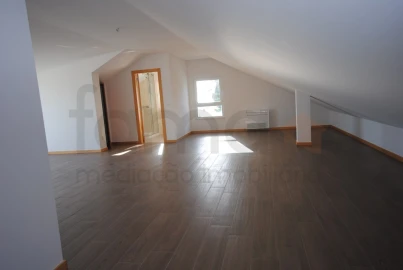 Apartamento T3 para Venda em Carcavelos e Parede