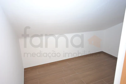 Apartamento T3 para Venda em Carcavelos e Parede