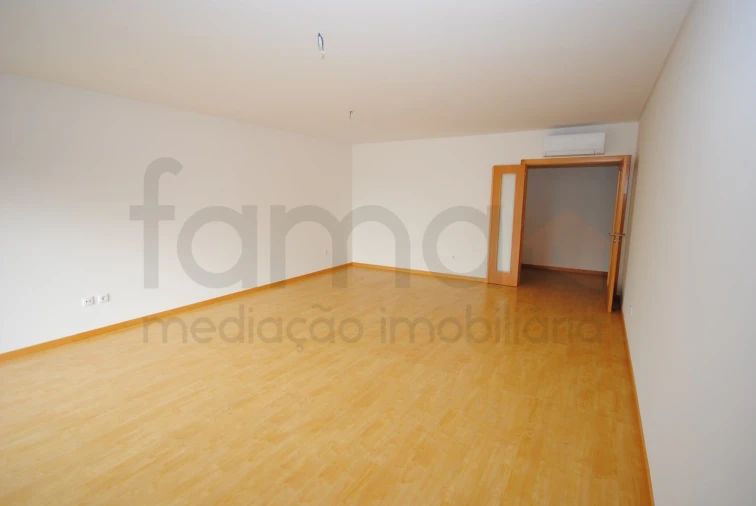 Apartamento T3 para Venda em Carcavelos e Parede Foto 2