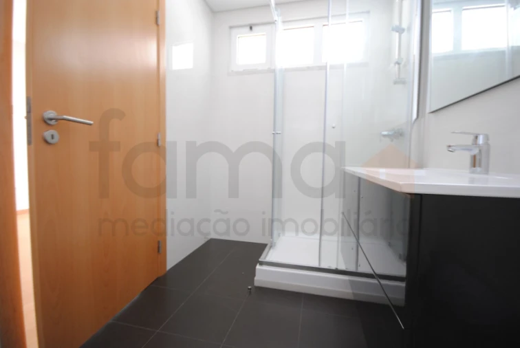 Apartamento T3 para Venda em Carcavelos e Parede Foto 22