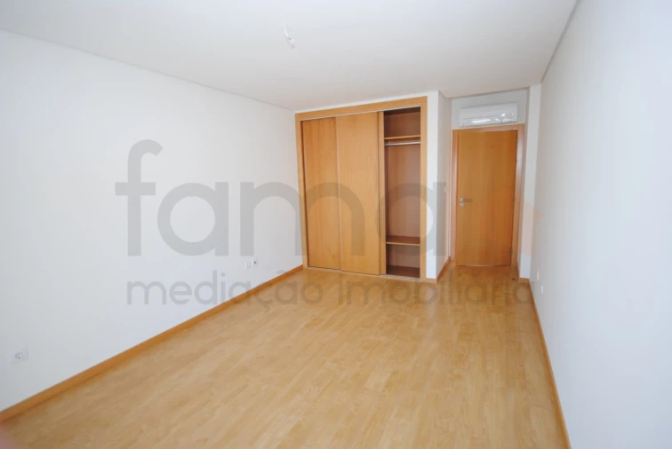 Apartamento T3 para Venda em Carcavelos e Parede Foto 23