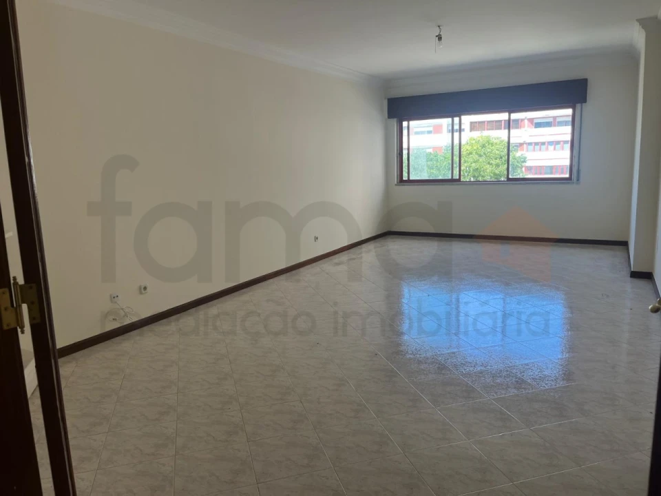 Apartamento T2 para Venda em Algueirão-Mem Martins Foto 5