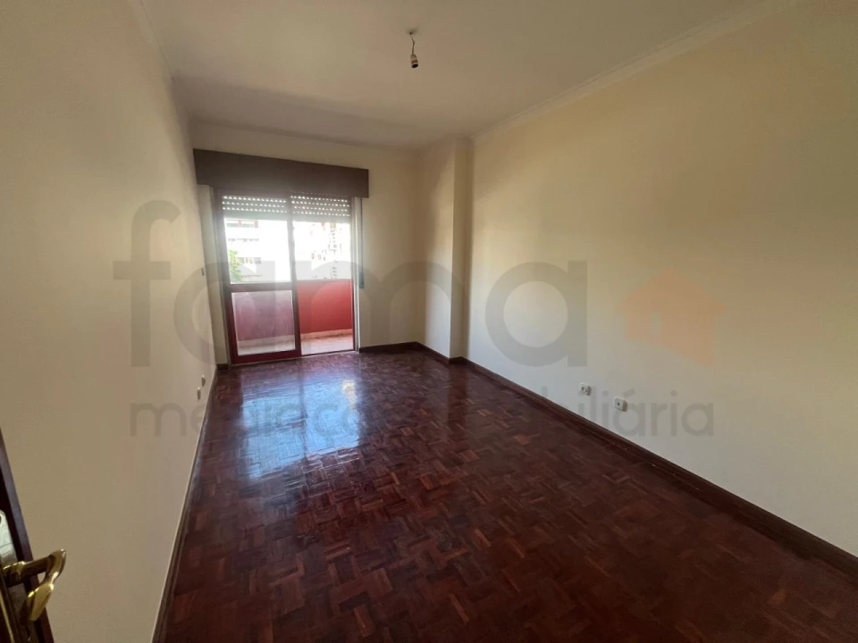 Apartamento T2 para Venda em Algueirão-Mem Martins Foto 14