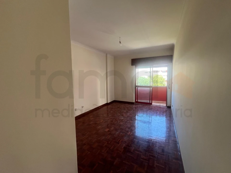 Apartamento T2 para Venda em Algueirão-Mem Martins Foto 24