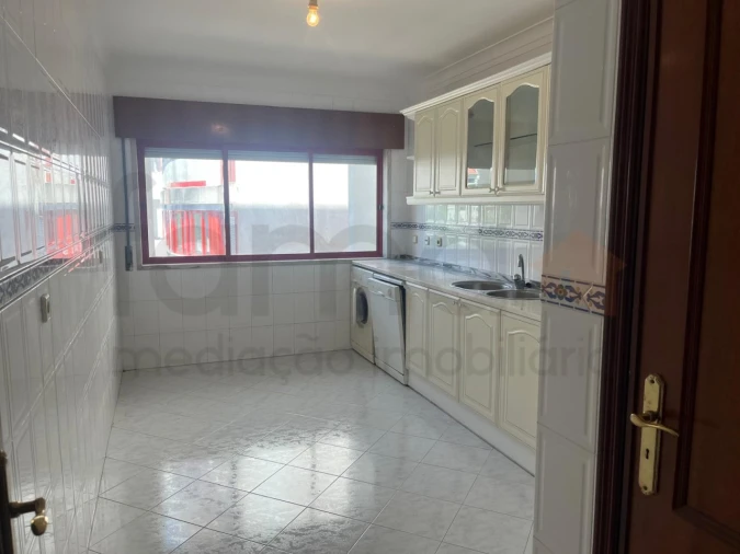 Apartamento T2 para Venda em Algueirão-Mem Martins Foto 2