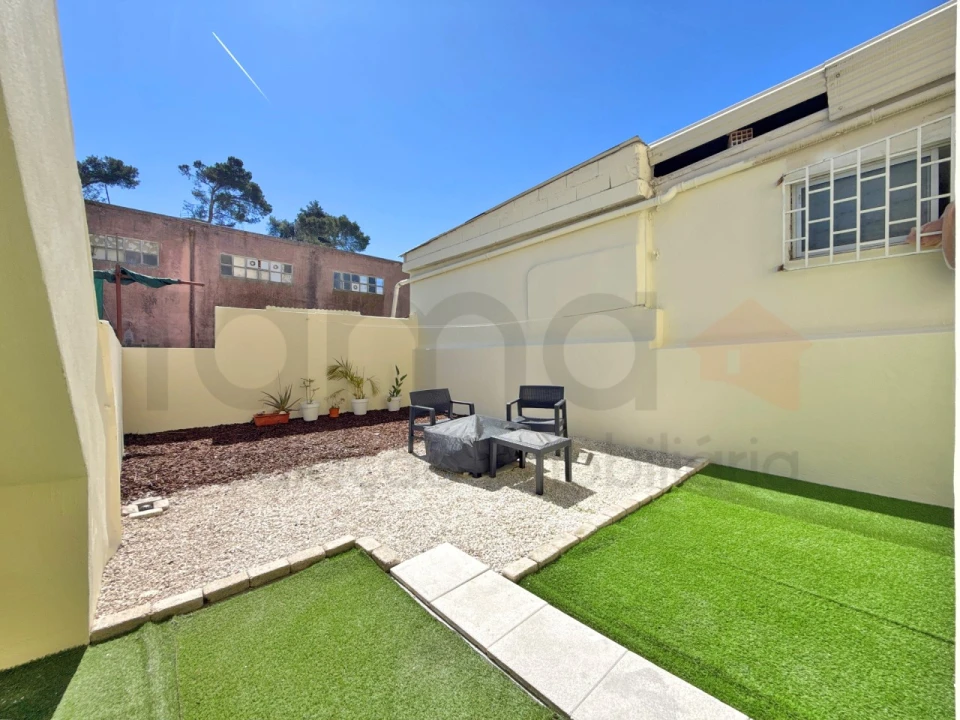 Apartamento T1 para Venda em Santo Antão e São Julião do Tojal Foto 1