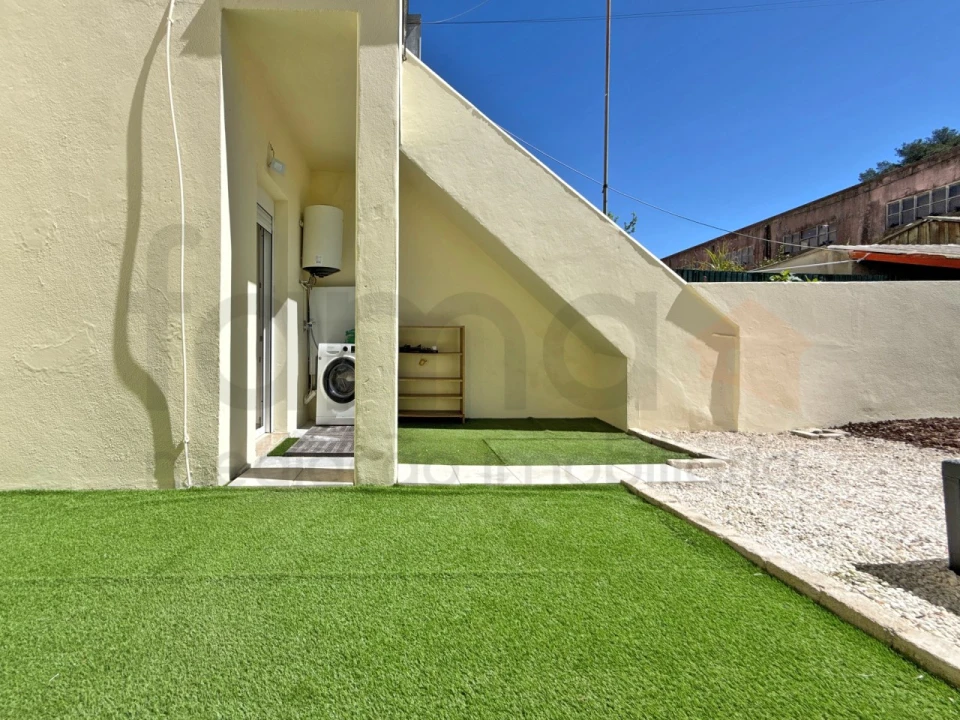 Apartamento T1 para Venda em Santo Antão e São Julião do Tojal Foto 8