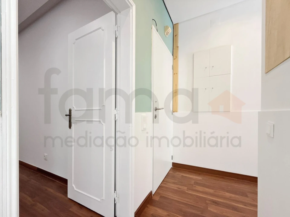 Apartamento T1 para Venda em Santo Antão e São Julião do Tojal Foto 11