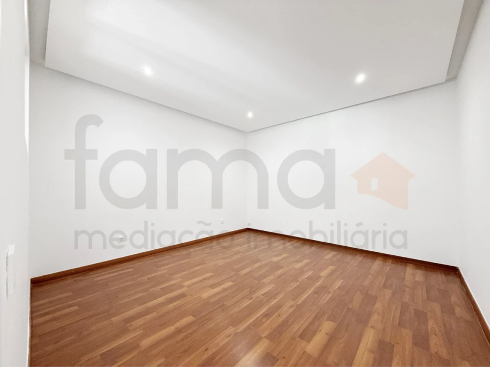 Apartamento T1 para Venda em Santo Antão e São Julião do Tojal Foto 14