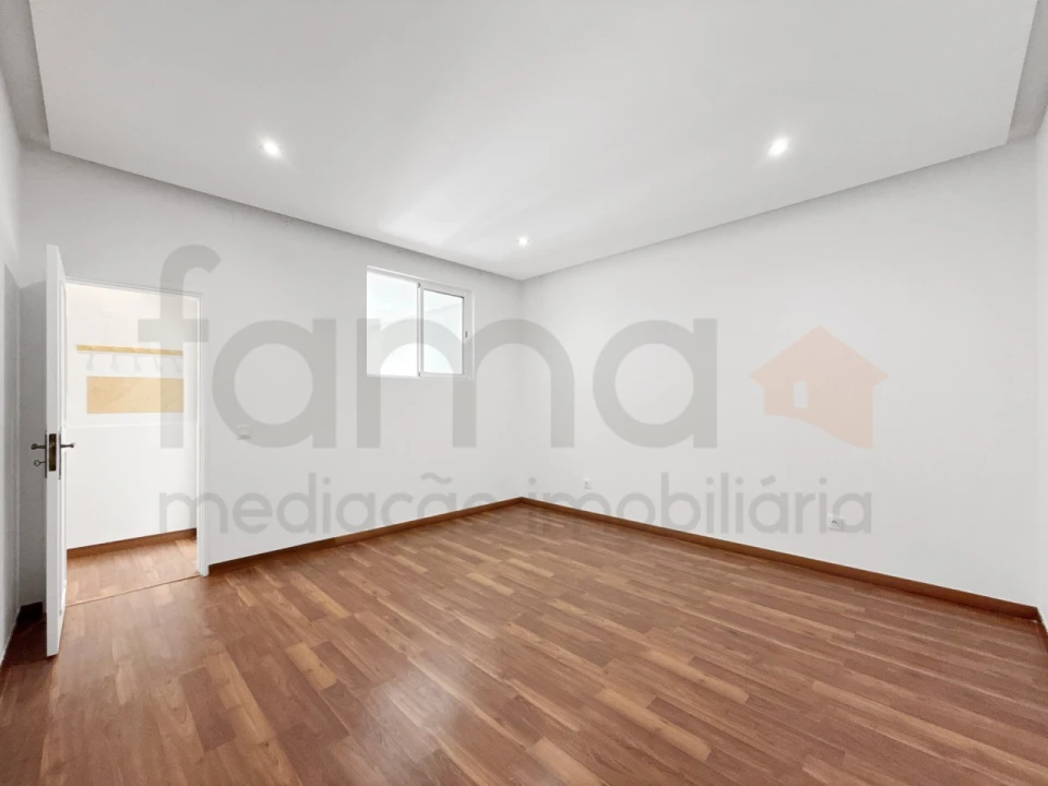 Apartamento T1 para Venda em Santo Antão e São Julião do Tojal Foto 16