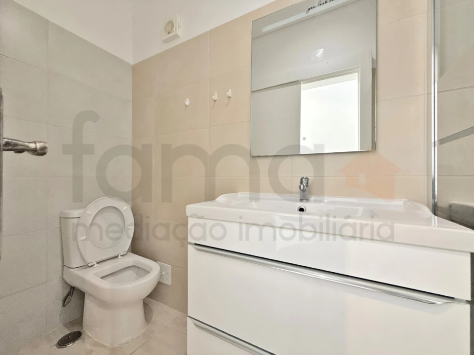 Apartamento T1 para Venda em Santo Antão e São Julião do Tojal Foto 21