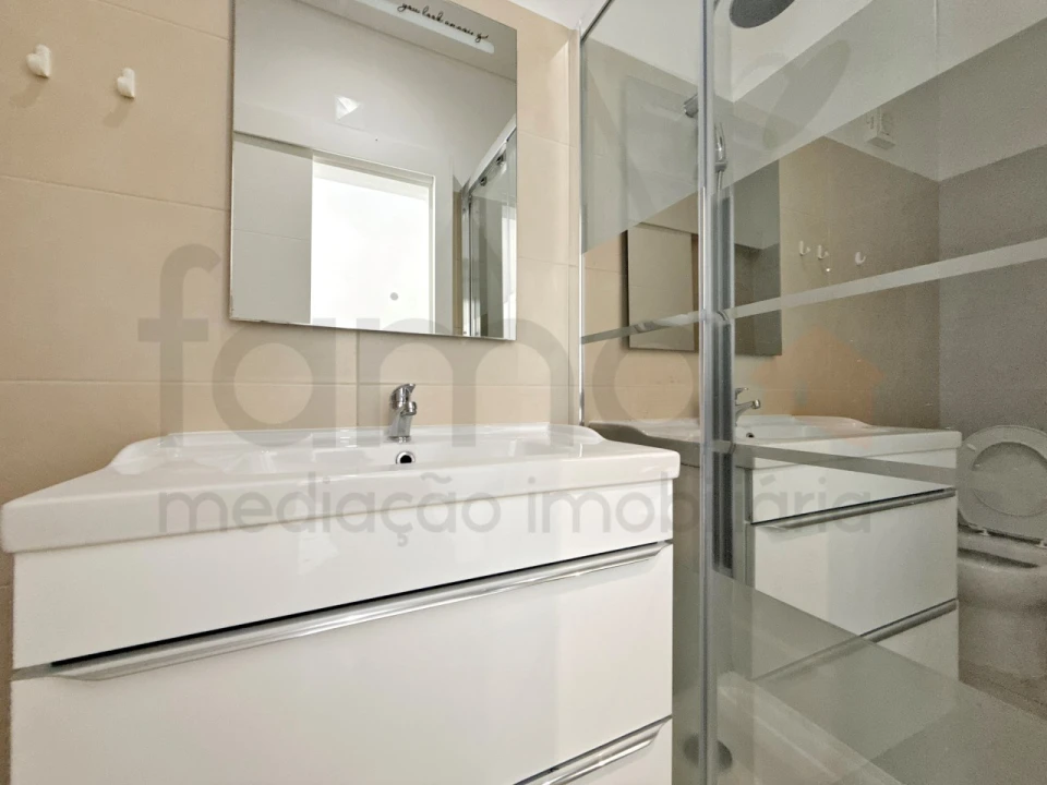 Apartamento T1 para Venda em Santo Antão e São Julião do Tojal Foto 22