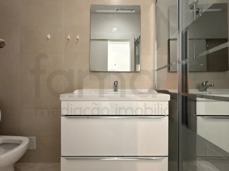 Apartamento T1 para Venda em Santo Antão e São Julião do Tojal Foto 23