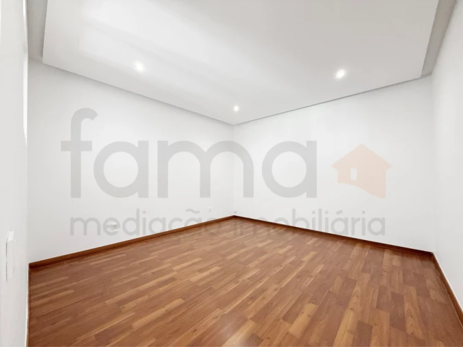 Apartamento T1 para Venda em Santo Antão e São Julião do Tojal Foto 14