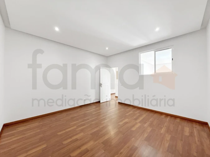 Apartamento T1 para Venda em Santo Antão e São Julião do Tojal Foto 15