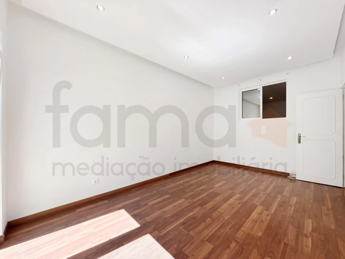 Apartamento T1 para Venda em Santo Antão e São Julião do Tojal Foto 19
