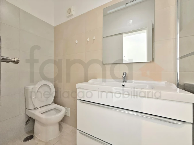 Apartamento T1 para Venda em Santo Antão e São Julião do Tojal Foto 21