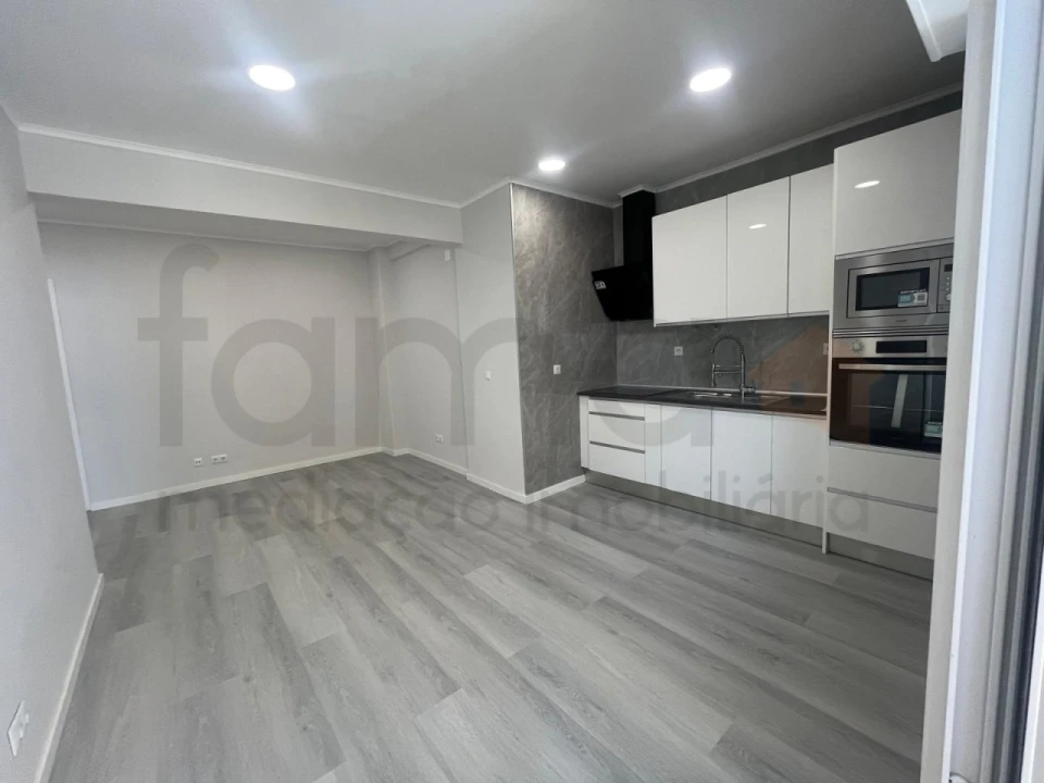 Apartamento T1 para Venda em Venteira Foto 1