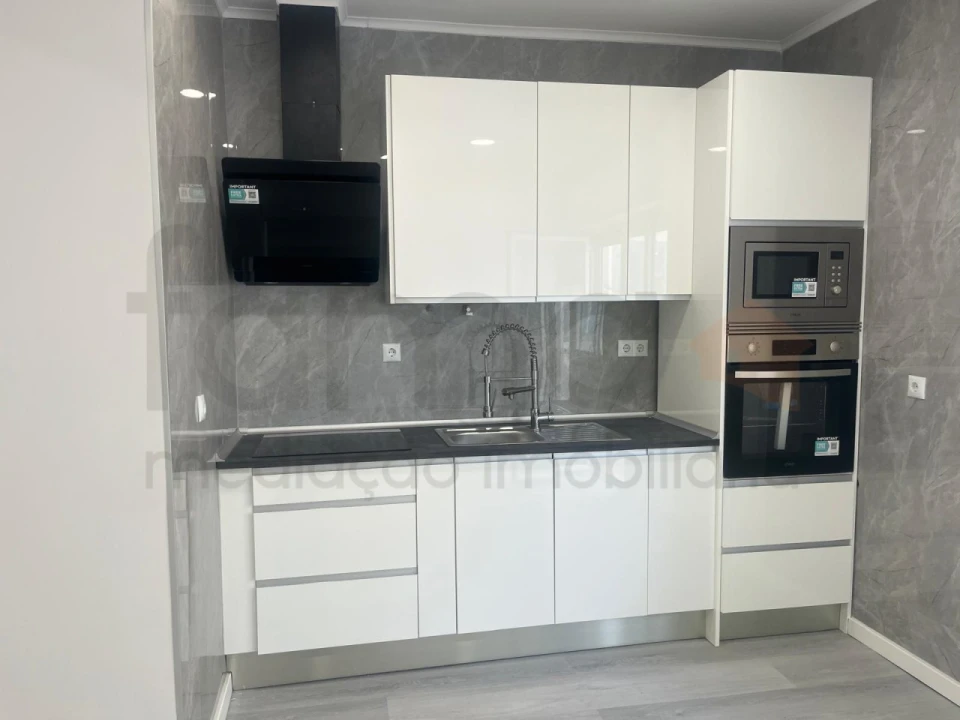Apartamento T1 para Venda em Venteira Foto 2