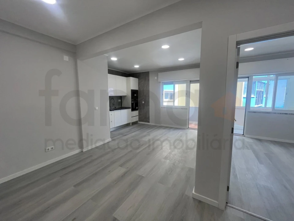 Apartamento T1 para Venda em Venteira Foto 3