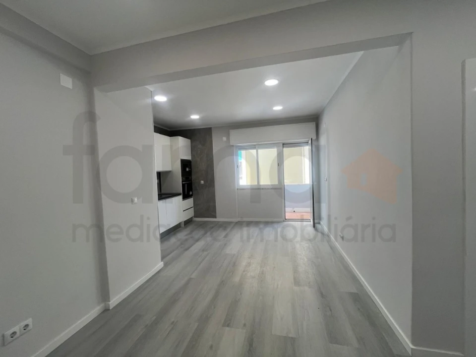 Apartamento T1 para Venda em Venteira Foto 4