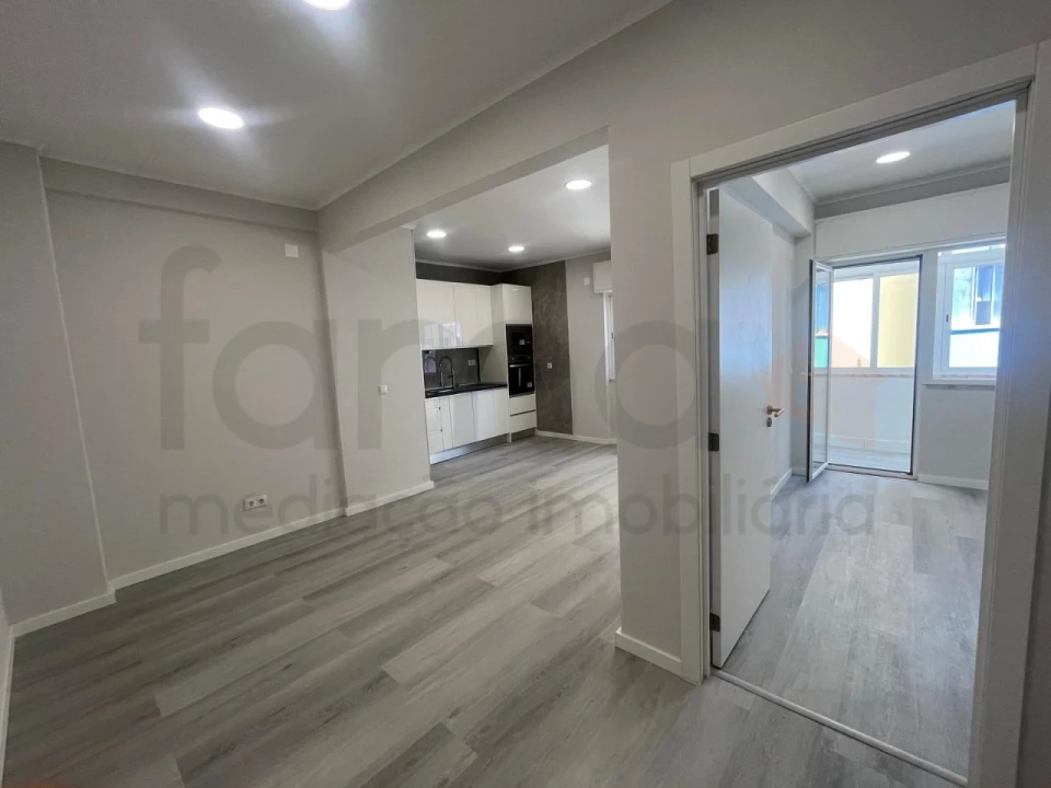 Apartamento T1 para Venda em Venteira Foto 6