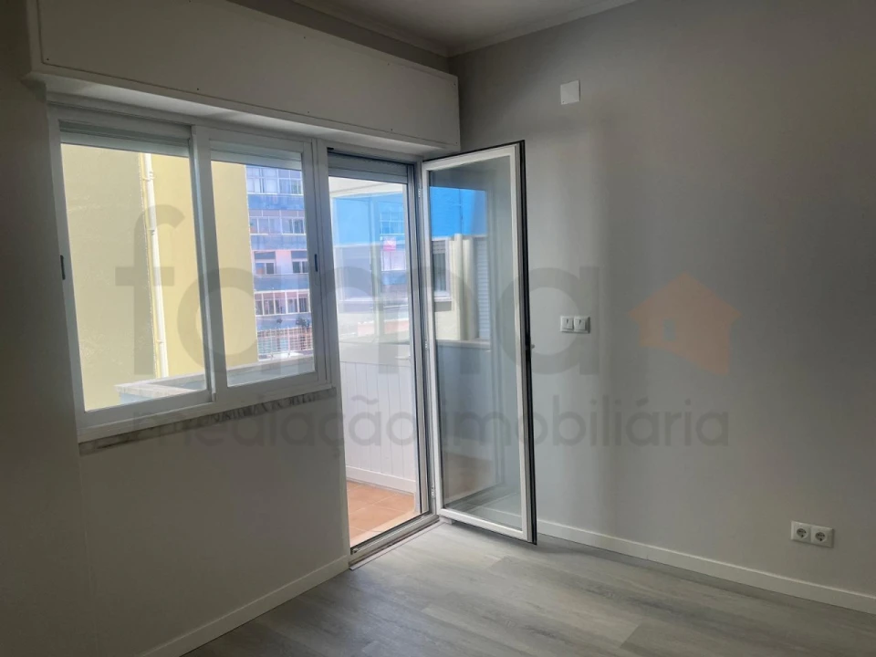 Apartamento T1 para Venda em Venteira Foto 7