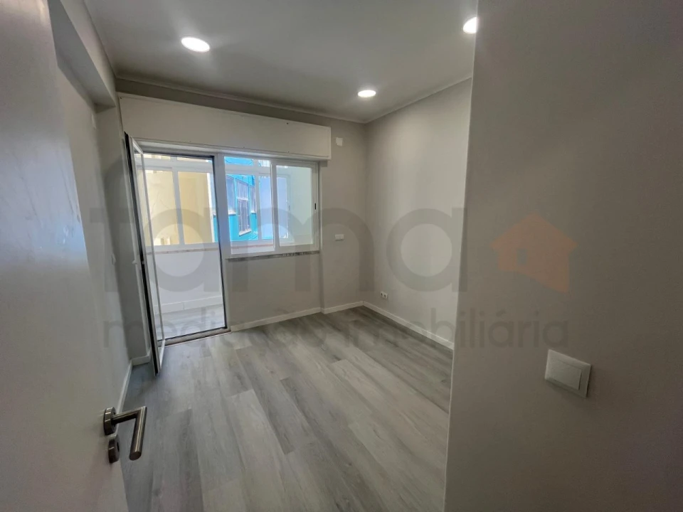 Apartamento T1 para Venda em Venteira Foto 9