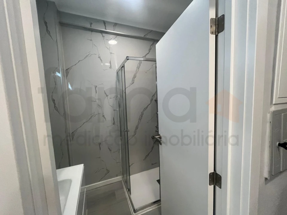 Apartamento T1 para Venda em Venteira Foto 14