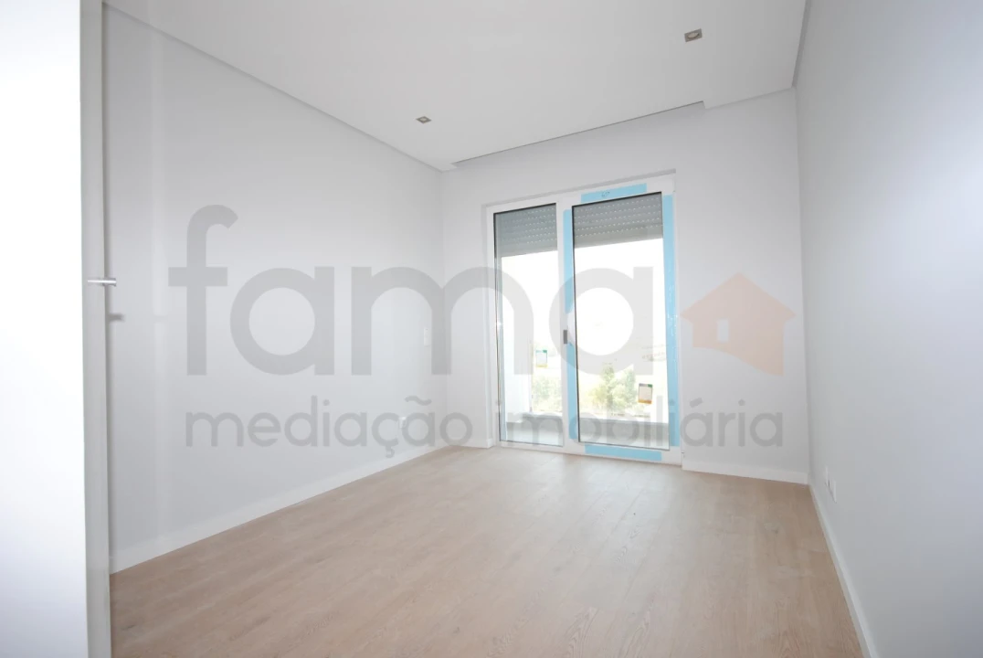 Apartamento T3 para Venda em Carcavelos e Parede Foto 19