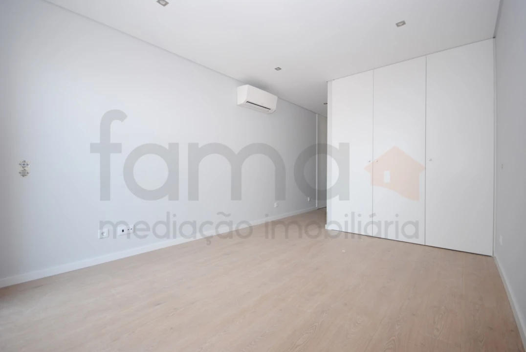 Apartamento T3 para Venda em Carcavelos e Parede Foto 21