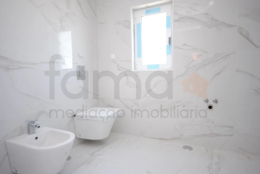 Apartamento T3 para Venda em Carcavelos e Parede Foto 23