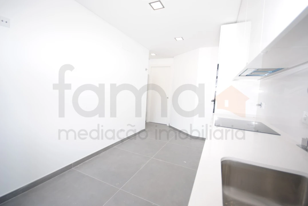 Apartamento T3 para Venda em Carcavelos e Parede Foto 37
